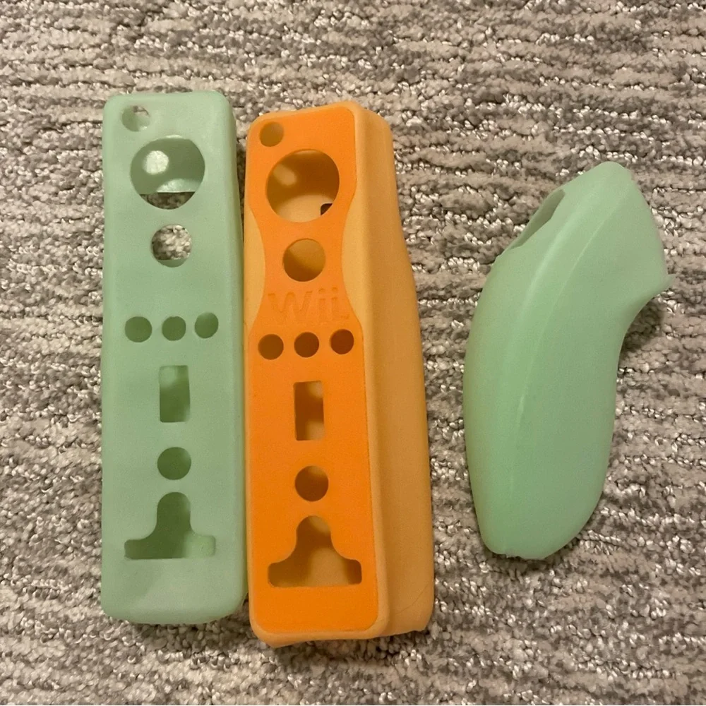 Official OEM Nintendo Wii Remote White Controller With Protective Cases Untested